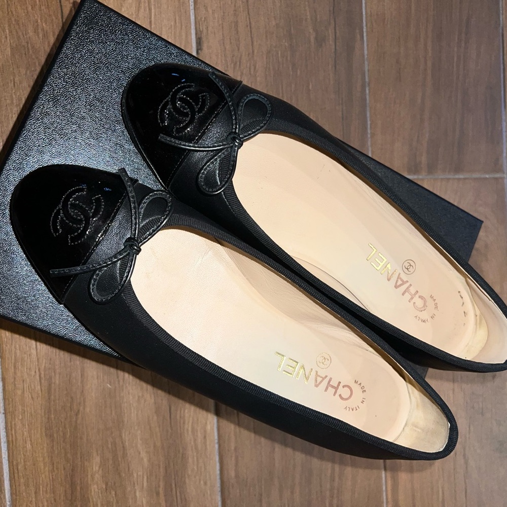 CHANEL Black Leather Ballet Flats